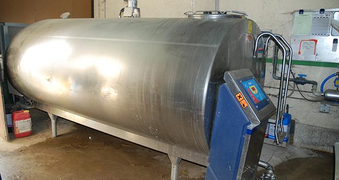 L'éleveur envoie un seul échantillon de lait de tank par la poste et récupère les comptages cellulaires de chacune de ses vaches quelques jours après. Photo : N.Tiers/Pixel Image L'éleveur envoie un seul échantillon de lait de tank par la poste et récupère les comptages cellulaires de chacune de ses vaches quelques jours après.