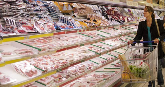 L'indicateur de marge brut de la distribution est en recul pour le steak haché. CP : Adobe Stock