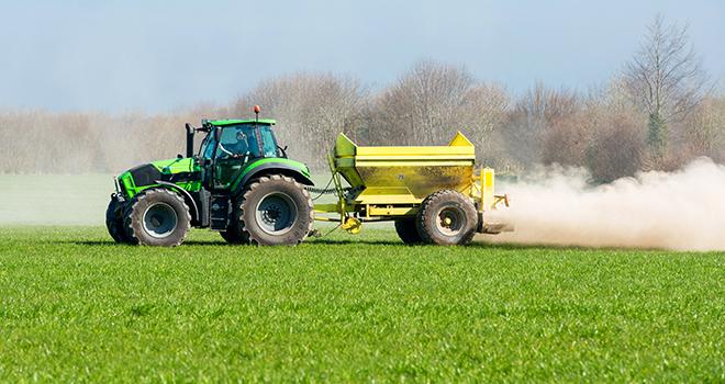 Le chaulage : une opération à double tranchant. © Wolfgang Jargstorff/AdobeStock Le chaulage : une opération à double tranchant. © Wolfgang Jargstorff/AdobeStock