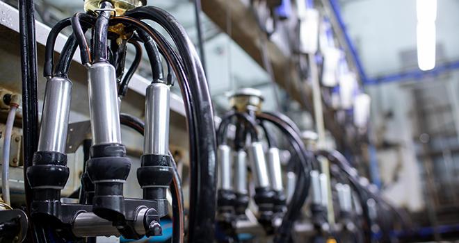 En février, le prix moyen du lait a atteint 425 €/t dans l’UE-27 d'après le MMO. © St.kolesnikov/Adobe Stock En février, le prix moyen du lait a atteint 425 €/t dans l’UE-27 d'après le MMO. © St.kolesnikov/Adobe Stock