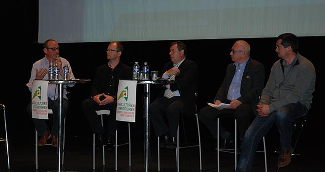 Egalement autour de la table ronde, André Bonnard de la FNPL pense qu'après 2015, nous allons vivre une chose nouvelle : la mobilité des producteurs. "On changera de client, voire de production." Photo N. Tiers Également autour de la table ronde, André Bonnard de la FNPL pense qu'après 2015, nous allons vivre une chose nouvelle: la mobilité des producteurs. "On changera de client, voire de production."