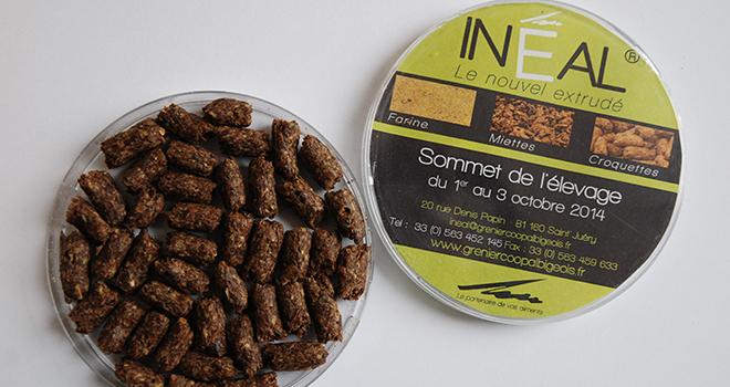 Le Grenier coopératif albigeois propose des aliments extrudés sous forme de croquettes avec un taux d'incorporation de lin entre 30 et 70%. Photo: Nathalie Tiers/Pixel image.