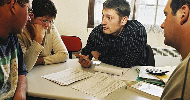 Une enquête réalisée début 2016 auprès de créanciers des éleveurs montre une nette augmentation des encours et l’apparition de nouveaux publics d’éleveurs en difficulté. Photo : L.GUENEAU/CNIEL Une enquête réalisée début 2016 auprès de créanciers des éleveurs montre une nette augmentation des encours et l’apparition de nouveaux publics d’éleveurs en difficulté. Photo : L.GUENEAU/CNIEL